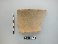 藏品(淺褐色夾砂陶口緣)的圖片